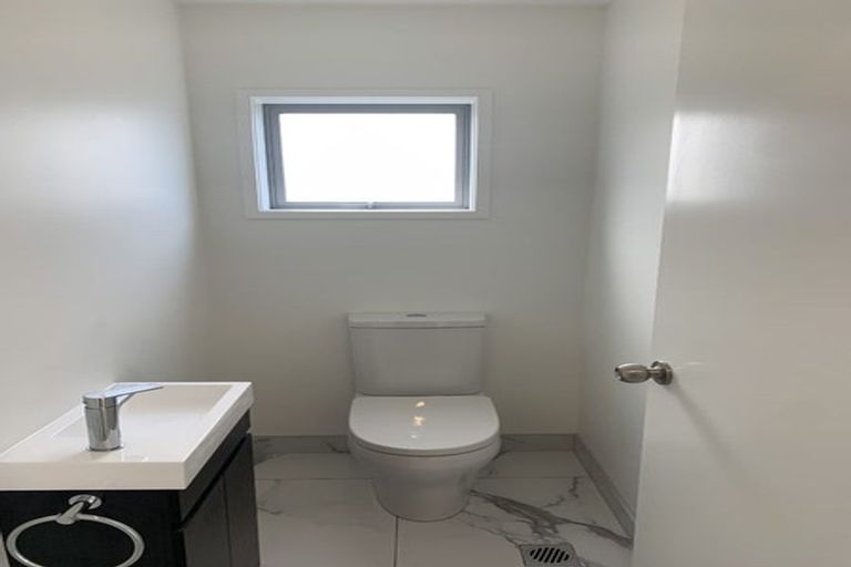 Photo of property in 1/492 East Coast Road, Windsor Park, Auckland, 0630