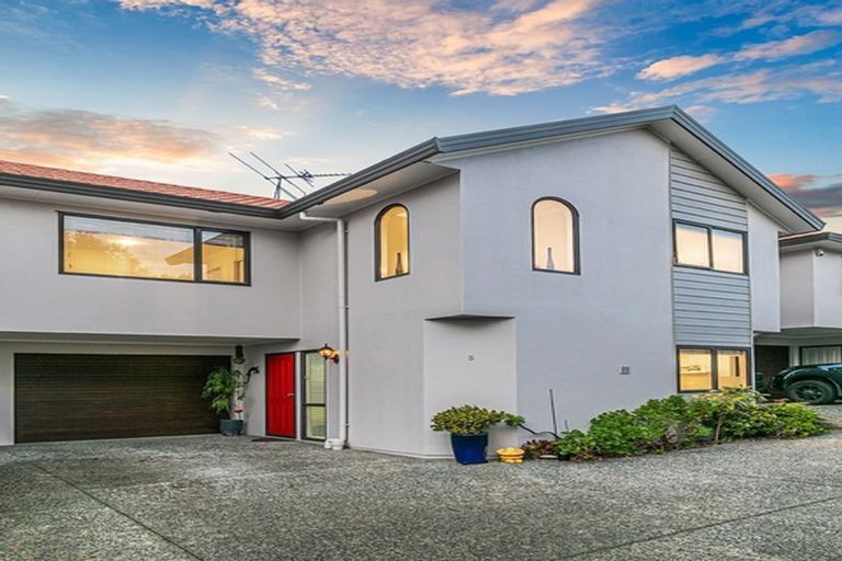 Photo of property in 5/102 Greenhithe Road, Greenhithe, Auckland, 0632