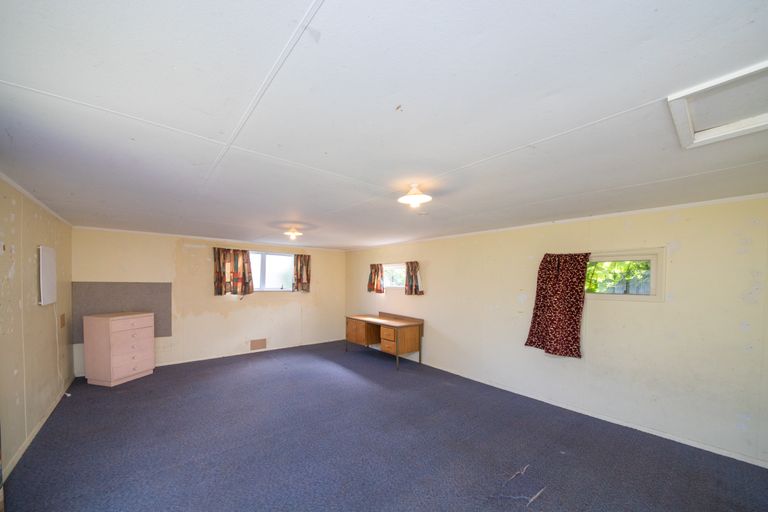Photo of property in 23 Featherston Street, Takaro, Palmerston North, 4412
