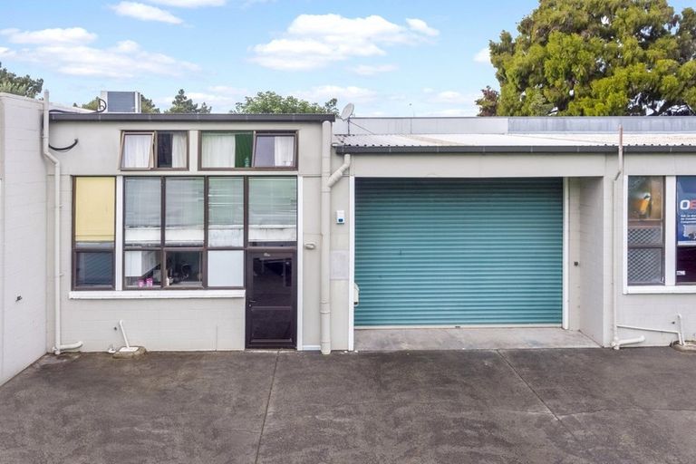 Photo of property in 2/251 Lincoln Road, Henderson, Auckland, 0610
