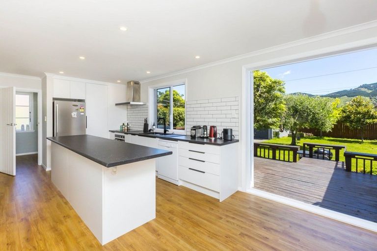 Photo of property in 32 Heretaunga Square, Silverstream, Upper Hutt, 5019