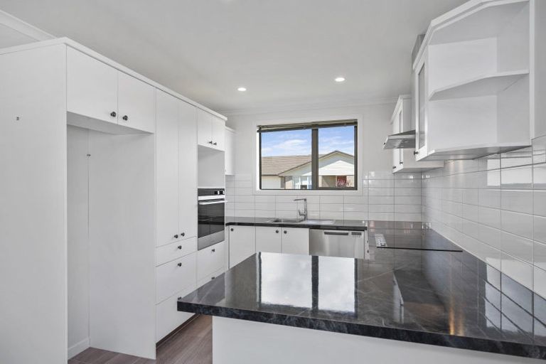 Photo of property in Waterview Estate, 91/4 Greystone Place, Omokoroa, 3114