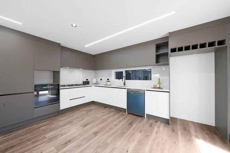 Photo of property in 17 Muir Avenue, Mangere Bridge, Auckland, 2022