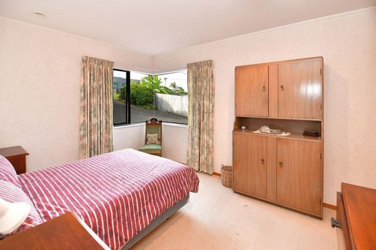 Photo of property in 46 Wade River Road, Stanmore Bay, Whangaparaoa, 0932