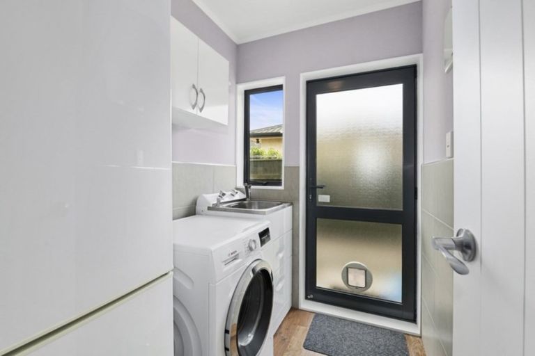 Photo of property in 71 Rhodes Drive, Kelvin Grove, Palmerston North, 4414