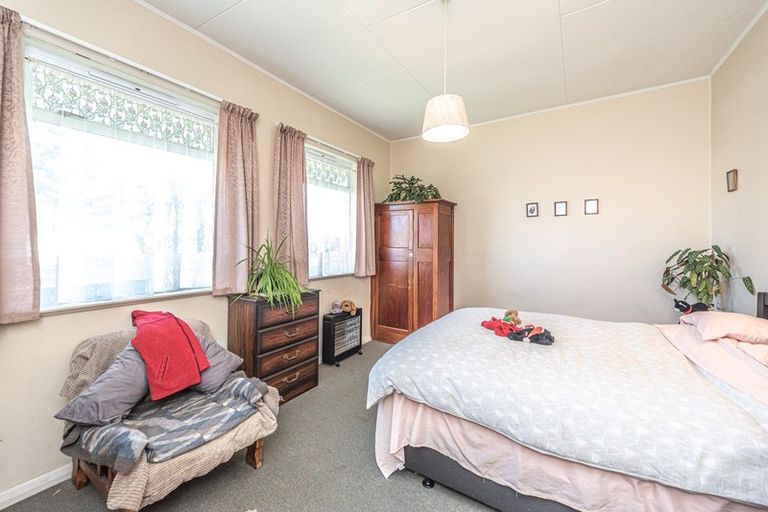 Photo of property in 26 Egmont Street, Castlecliff, Whanganui, 4501