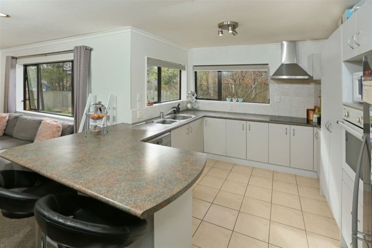 Photo of property in 6 Parkridge Way, Henderson, Auckland, 0612