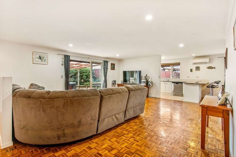 Photo of property in 11a Dianne Louise Drive, Half Moon Bay, Auckland, 2012