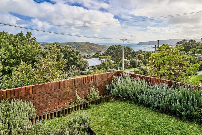 Photo of property in 5 Tirowhanga Road, Paremata, Porirua, 5024