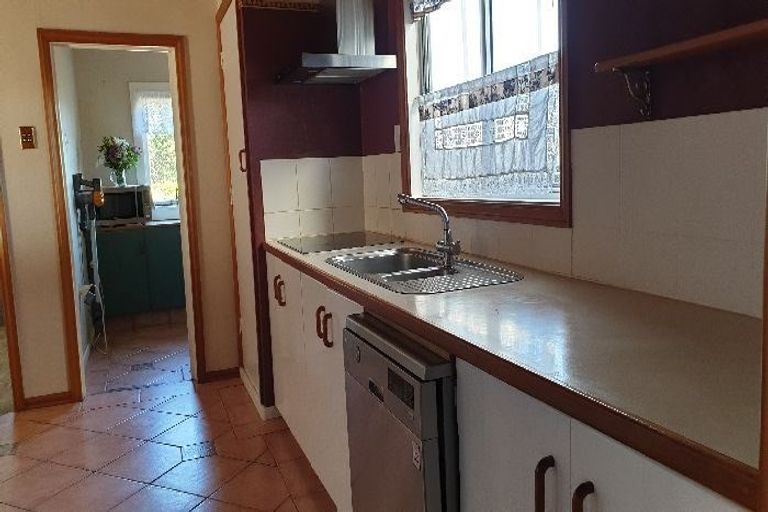 Photo of property in 475 Glenfield Road, Glenfield, Auckland, 0629