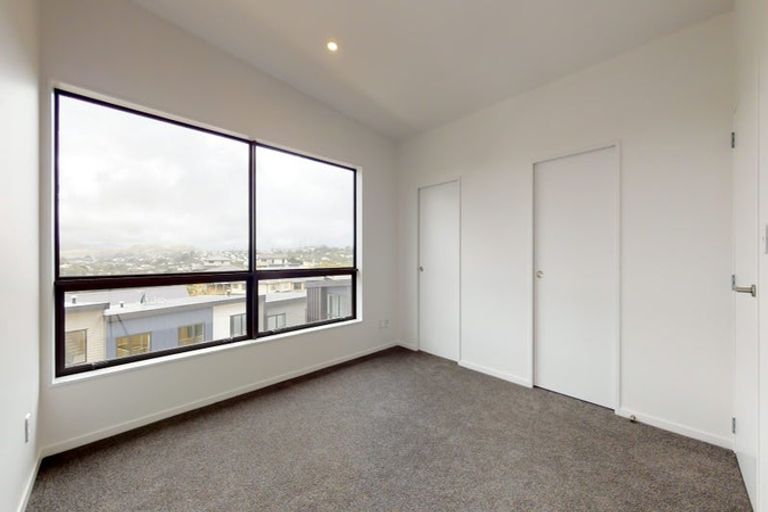 Photo of property in 12/62 Spenmoor Street, Newlands, Wellington, 6037