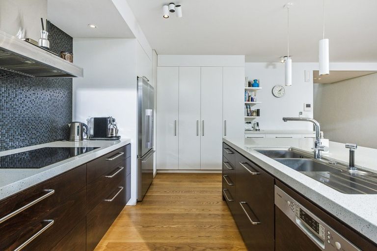 Photo of property in 19 Muritai Road, Milford, Auckland, 0620