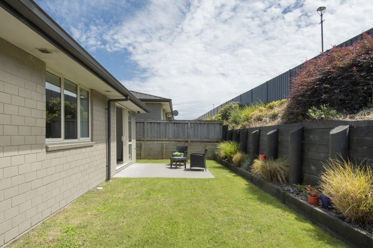 Photo of property in Waterview Estate, 82/4 Greystone Place, Omokoroa, 3114