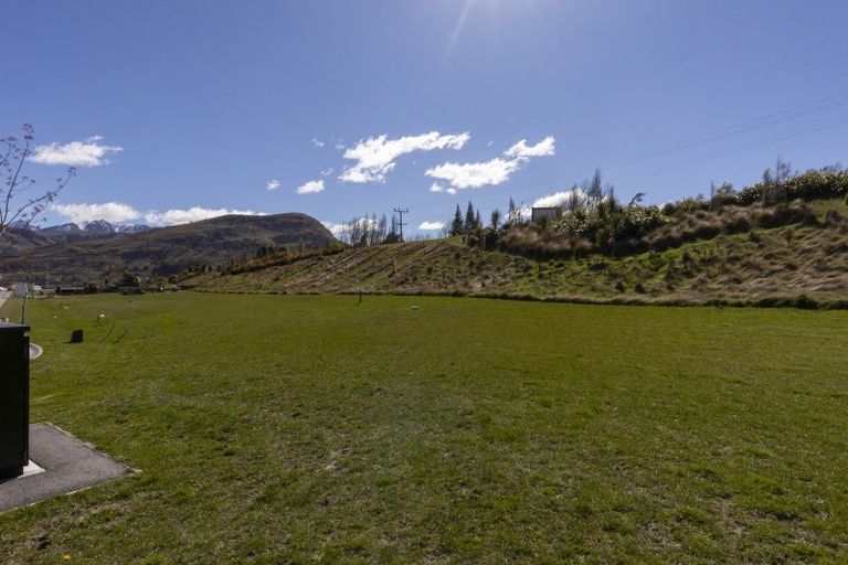 Photo of property in 14 Kahiwi Drive, Lower Shotover, 9304