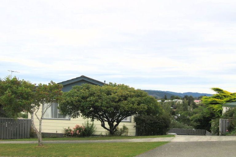 Photo of property in 111 Norana Road, Timberlea, Upper Hutt, 5018