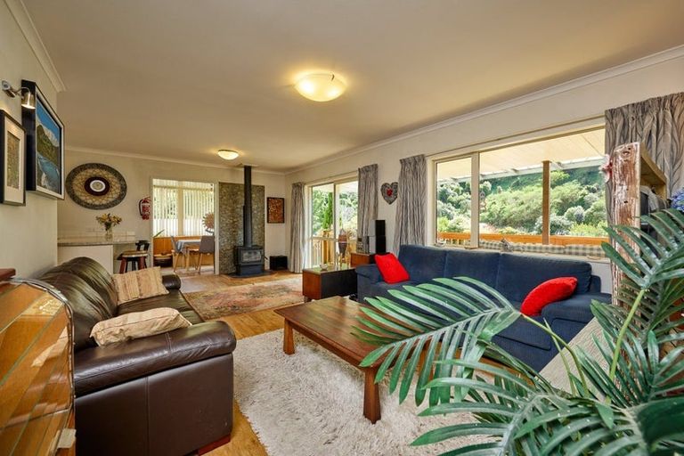 Photo of property in 17 Makura Road, Goose Bay, Kaikoura, 7374