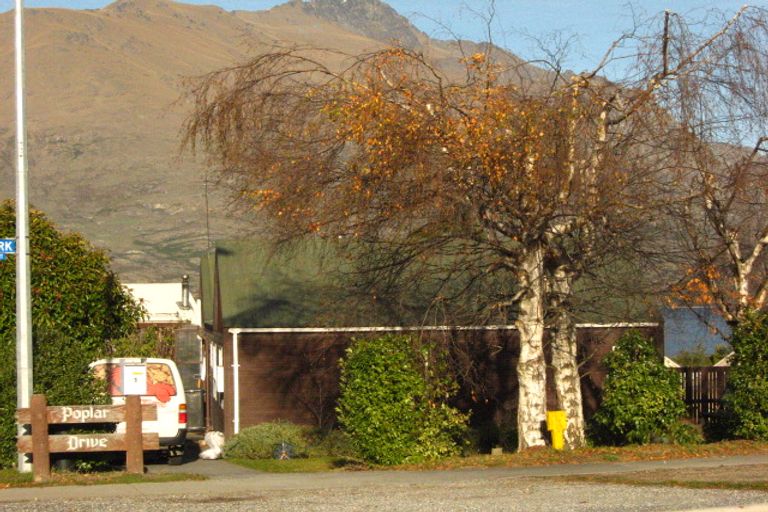 Photo of property in 1 Poplar Drive, Kelvin Heights, Queenstown, 9300