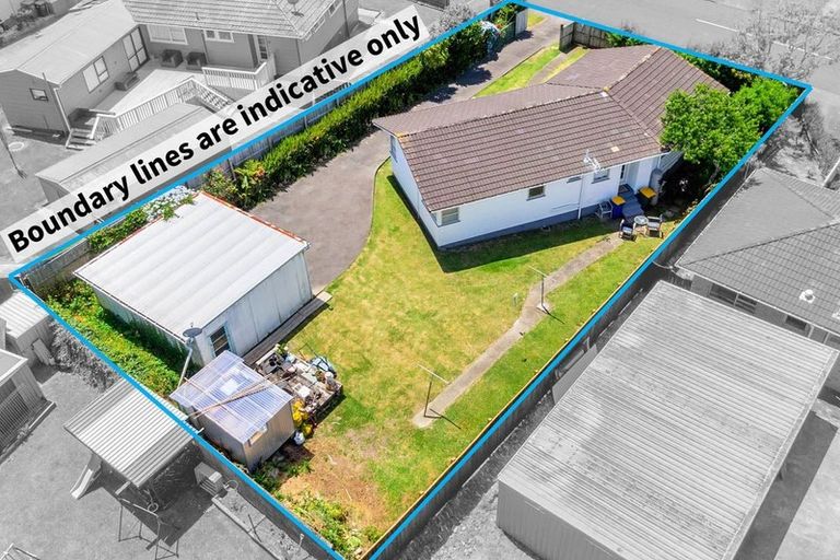 Photo of property in 13 Harmel Road, Glendene, Auckland, 0602