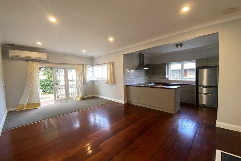 Photo of property in 8 Guthrie Street, Waterloo, Lower Hutt, 5011