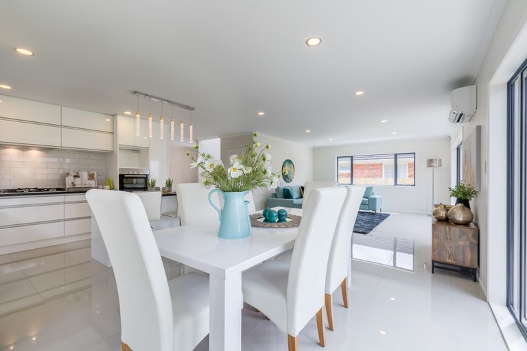 Photo of property in 9 Netherlands Avenue, Kelston, Auckland, 0602