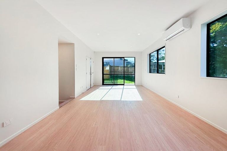 Photo of property in 16f Sheridan Drive, New Lynn, Auckland, 0600