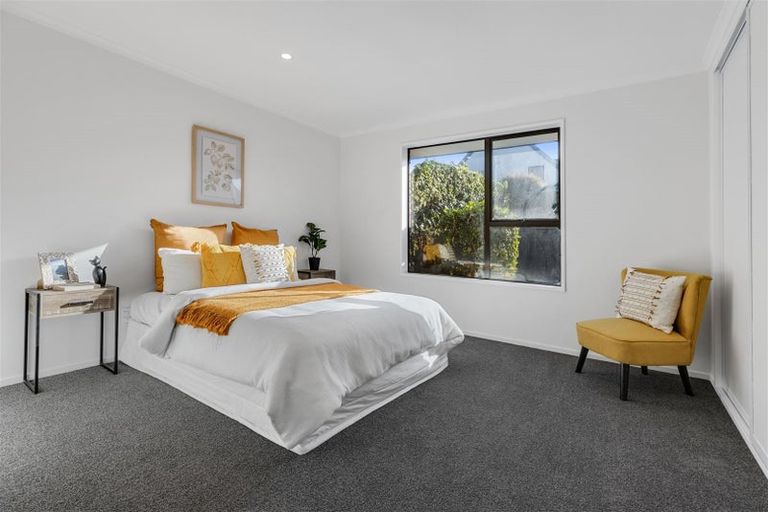 Photo of property in 2/11 Gatonby Place, Avonhead, Christchurch, 8042