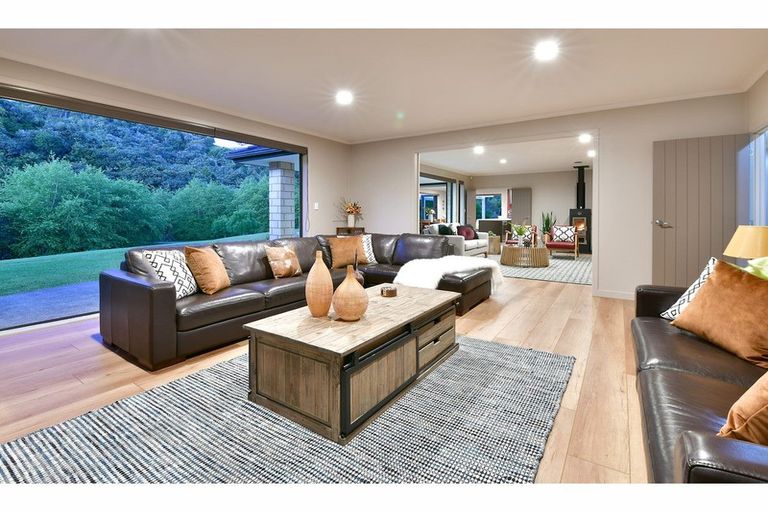 Photo of property in 257 Upper Waiwera Road, Puhoi, Silverdale, 0994