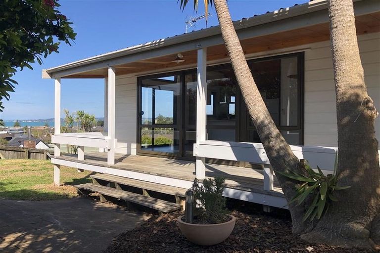 Photo of property in 2/124 Bucklands Beach Road, Bucklands Beach, Auckland, 2012