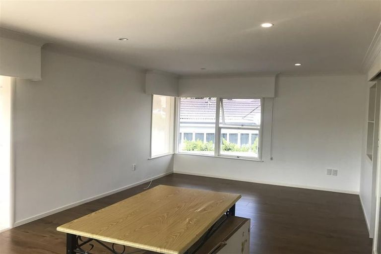 Photo of property in 7 Corunna Road, Milford, Auckland, 0620