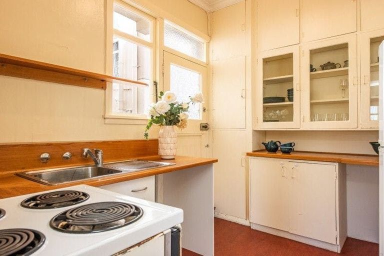 Photo of property in 2/2 Hawker Street, Mount Victoria, Wellington, 6011