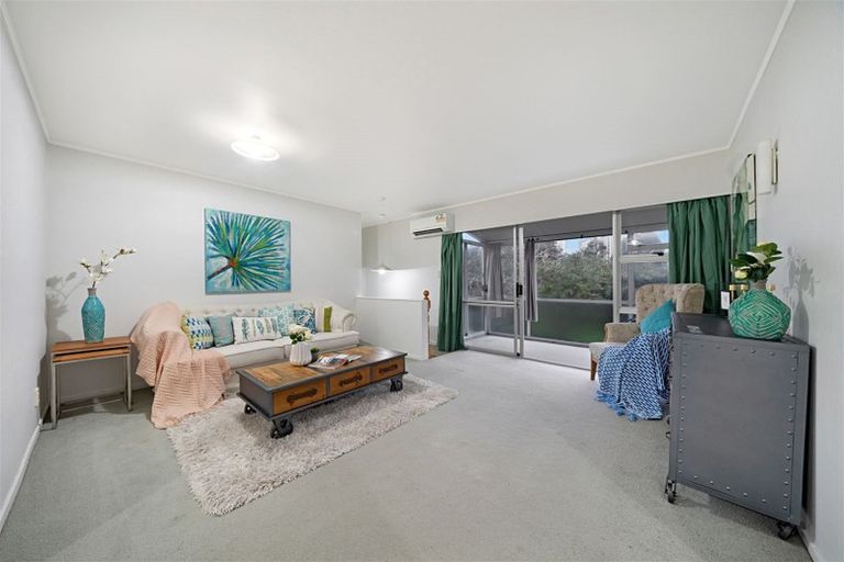 Photo of property in 5/15a Oates Road, Glen Eden, Auckland, 0602