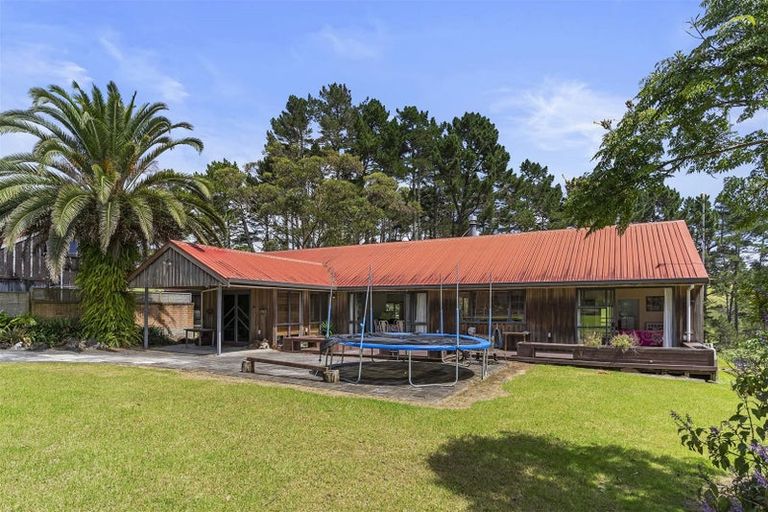 Photo of property in 10 Whites Road, Whitford, Howick, 2571