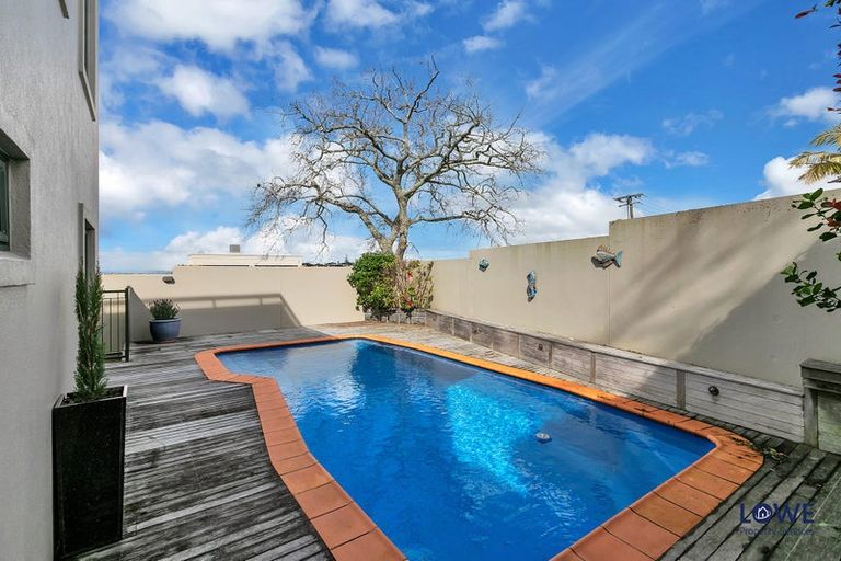 Photo of property in 1a Bournemouth Terrace, Murrays Bay, Auckland, 0630