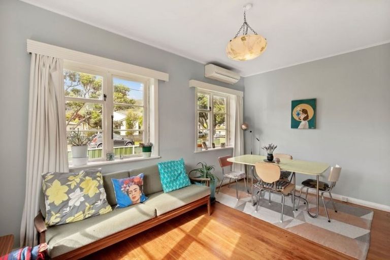 Photo of property in 25 Pirie Crescent, Moera, Lower Hutt, 5010