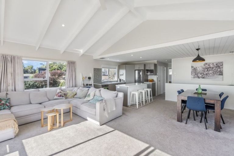 Photo of property in 1354a Whangaparaoa Road, Army Bay, Whangaparaoa, 0930