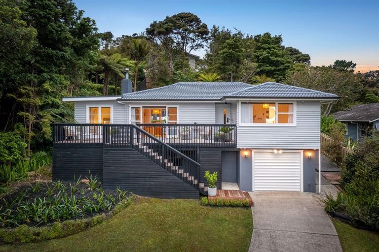 Photo of property in 102 Park Hill Road, Birkenhead, Auckland, 0626