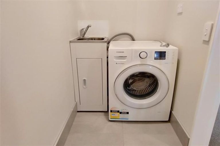 Photo of property in 27 Komanawa Lane, Mount Wellington, Auckland, 1062