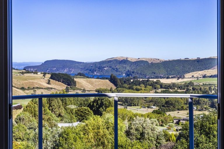 Photo of property in 1 Edge Hill, Acacia Bay, Taupo, 3385