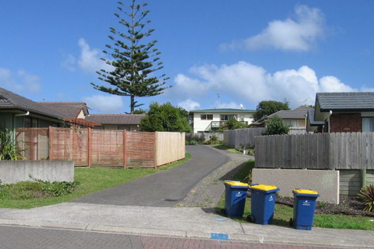 Photo of property in 26 Zefiro Drive, Massey, Auckland, 0614