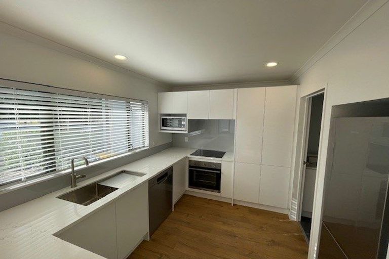 Photo of property in 13 Frieston Road, Milford, Auckland, 0620