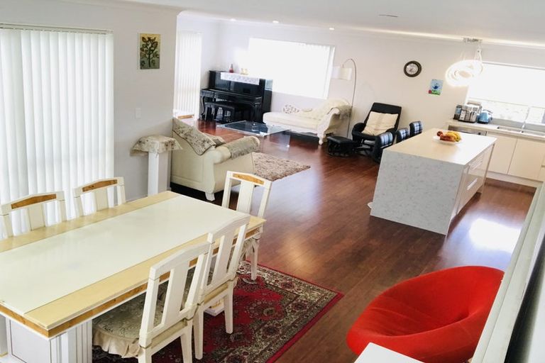 Photo of property in 1 Bangla Place, Massey, Auckland, 0614