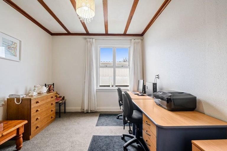 Photo of property in 220 Mangorei Road, Merrilands, New Plymouth, 4312