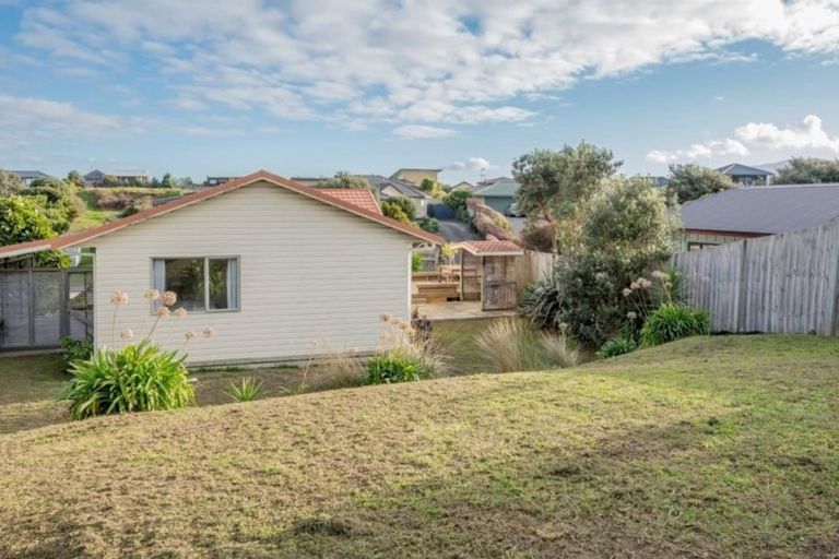 Photo of property in 5 Barrett Drive, Waikanae Beach, Waikanae, 5036