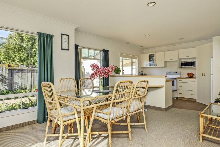 Photo of property in 1b Knightsbridge Place, Taradale, Napier, 4112