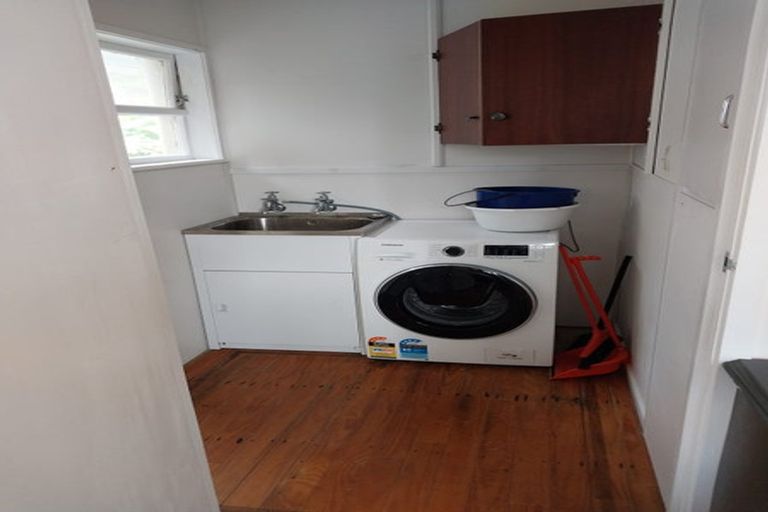 Photo of property in 23 Arosa Place, Forrest Hill, Auckland, 0620