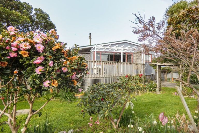 Photo of property in 5 Te Whena Street, Otaki Beach, Otaki, 5512