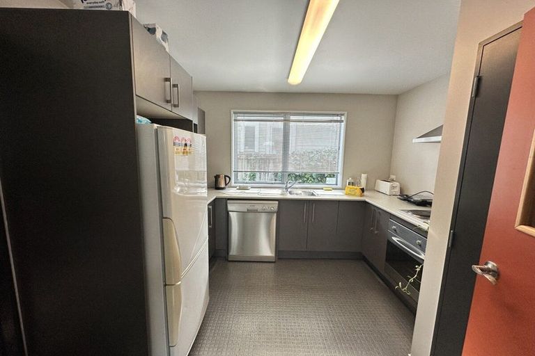 Photo of property in 1/108 Lincoln Road, Henderson, Auckland, 0610