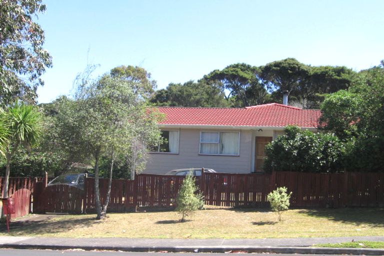 Photo of property in 63 Easton Park Parade, Glenfield, Auckland, 0629