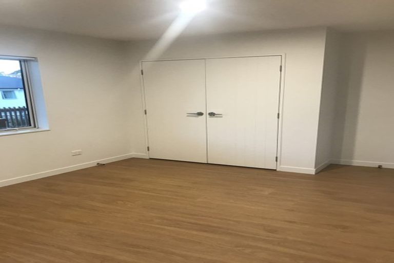 Photo of property in 24 Para Close, Fairview Heights, Auckland, 0632