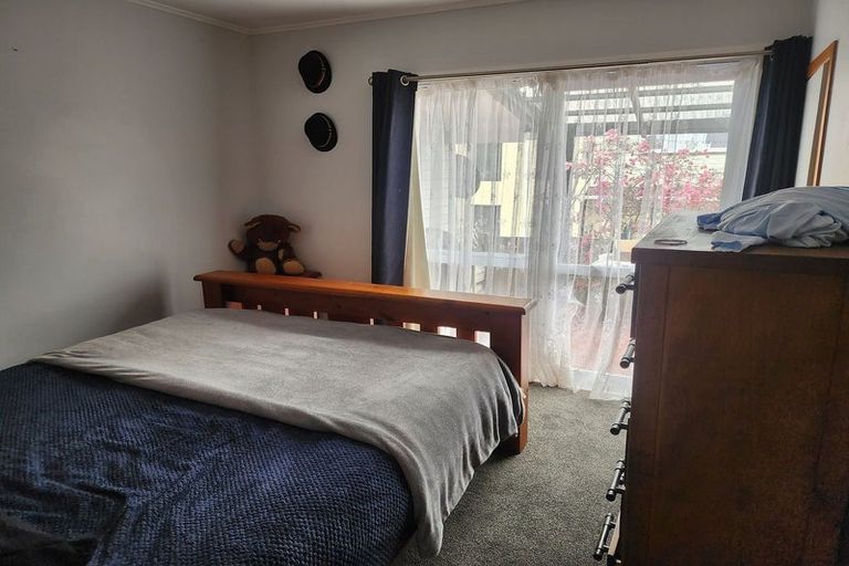 Photo of property in 3 Gregg Place, Sunnyvale, Auckland, 0612